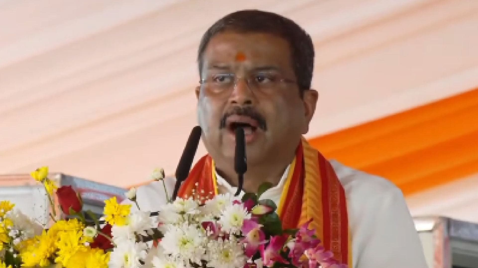 Union Minister Dharmendra Pradhan Invokes Regional Pride, Development Vision in Dhamnagar Address