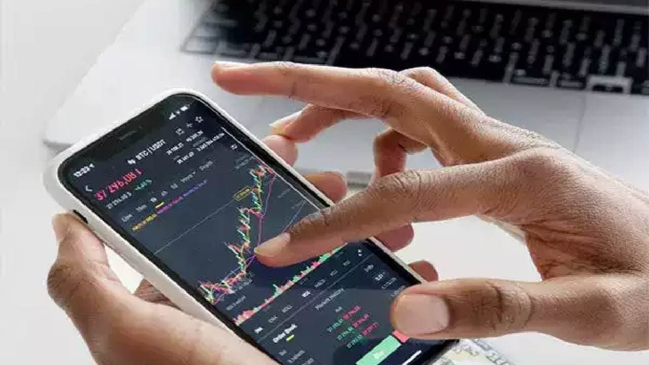 Stock Market Indices Kick Off Trading Day With Stability, Witnessing A Mix Of Gains And Losses