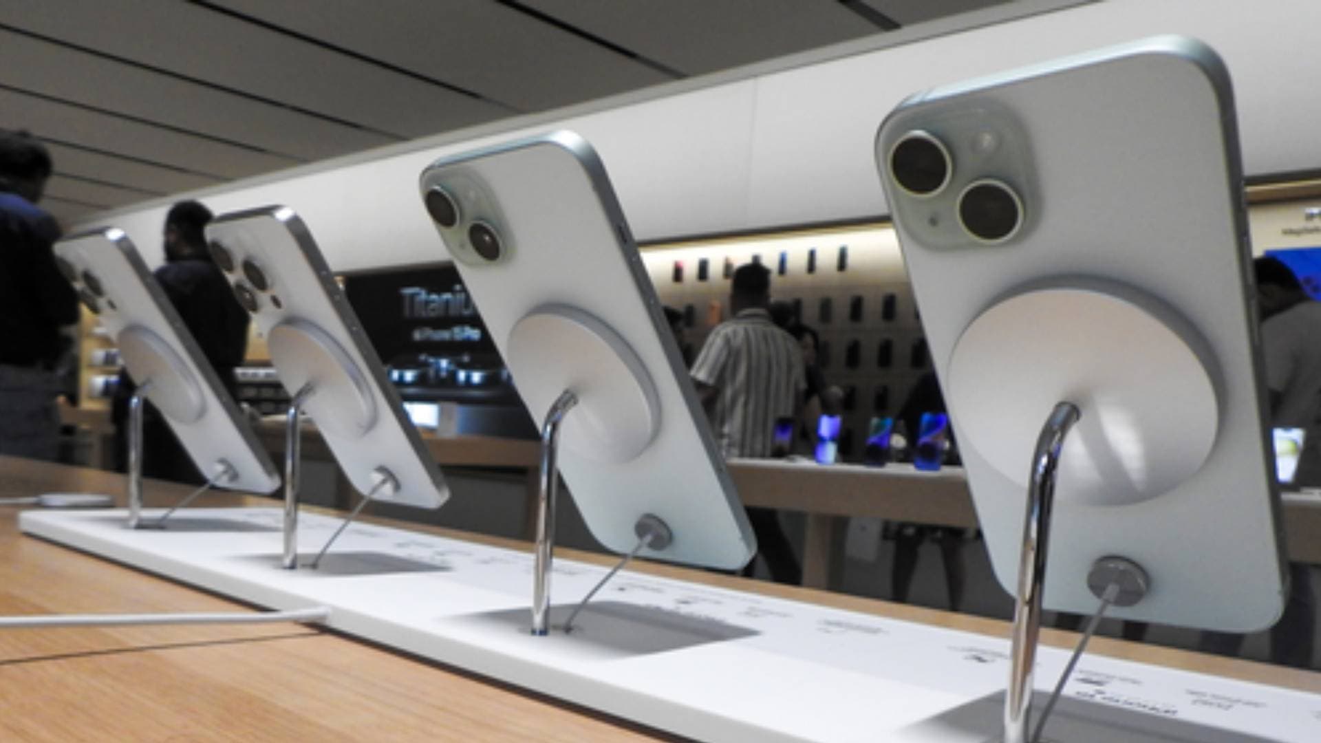 Apple showcases iPhone 15’s durability in an auto rickshaw in India