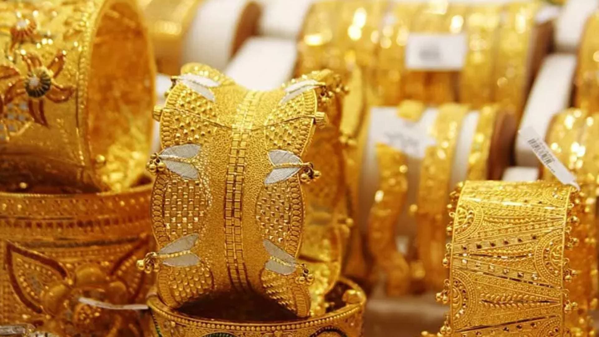 Gold Prices Fall By Rs 400, Check Silver Price 