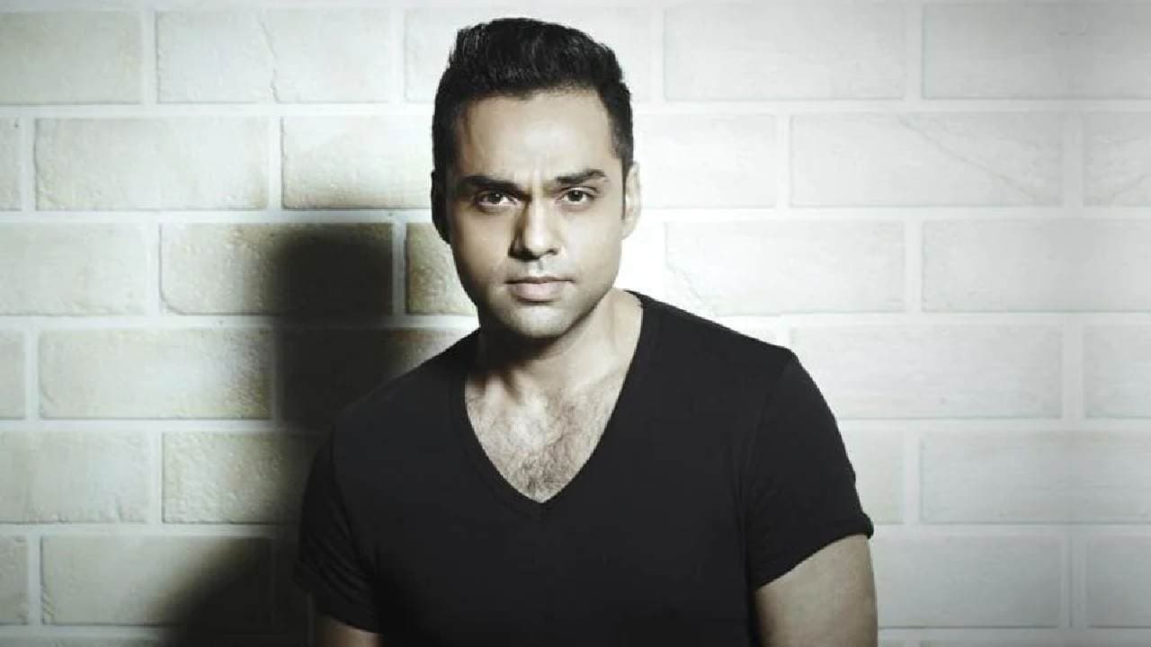 Abhay Deol tries his hand at mixing music, shares his picture toying with console