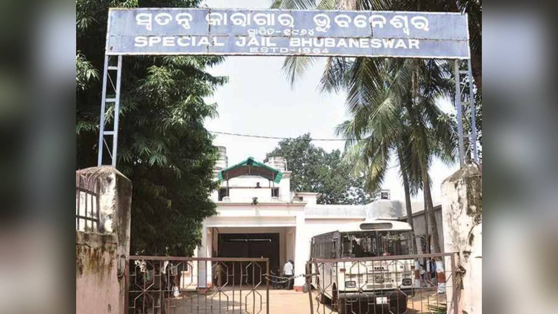 Commissionerate Police Conducts Raids On Jharpada Jail