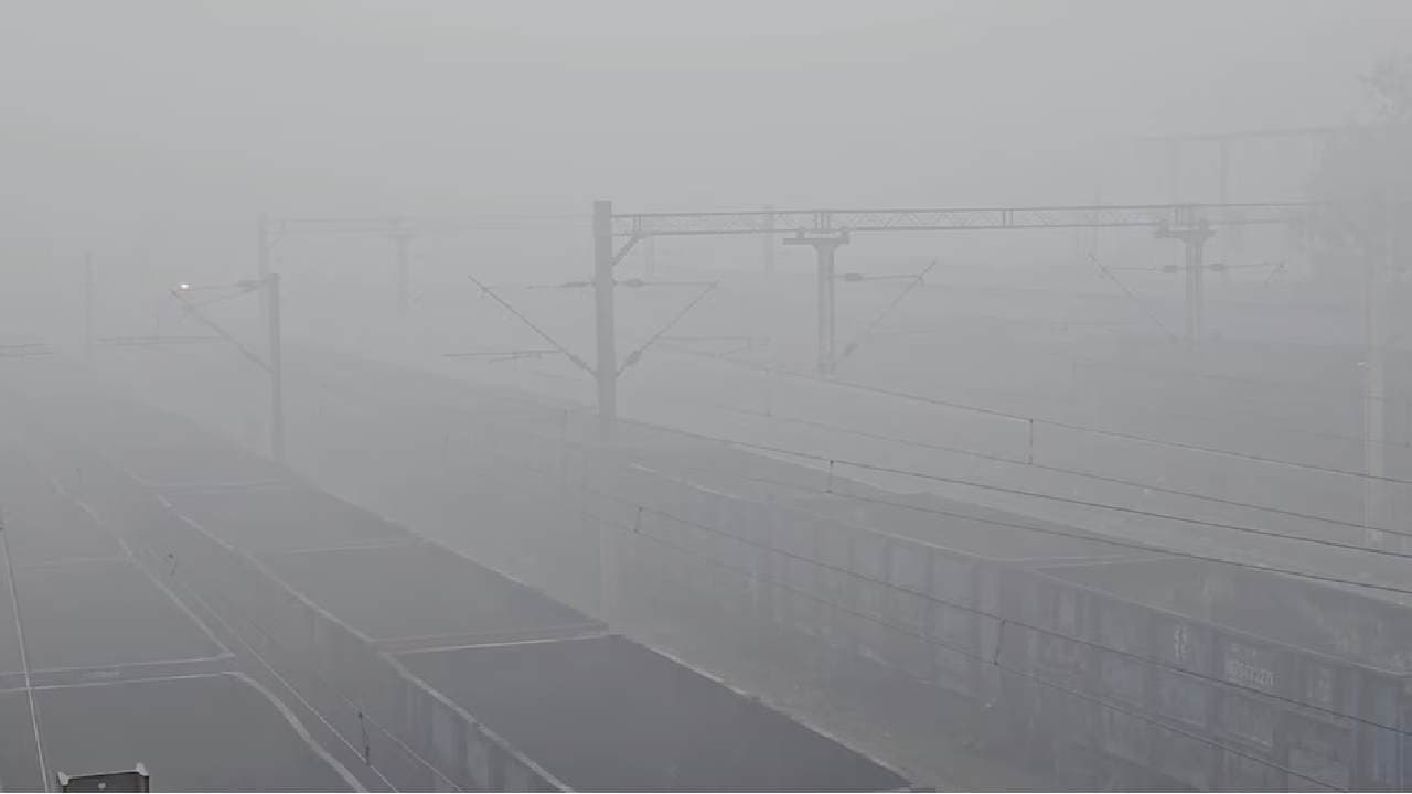 Over 50 Flights, Several Trains Delayed As Dense Fog Blankets Delhi