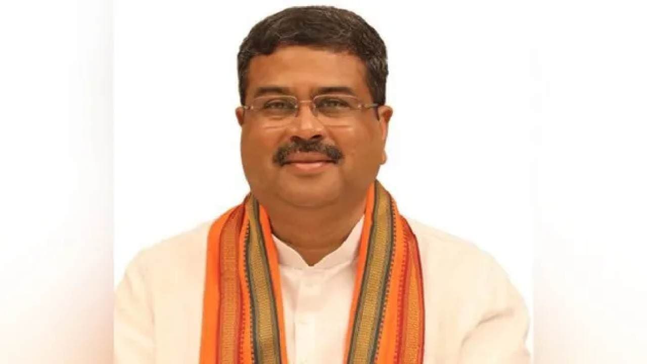Union Minister Dharmendra Pradhan Flags Off Aastha Train At  Sambalpur Today 