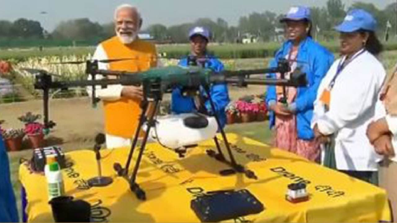PM Modi Applauds  India's Lakhpati Didis, Distributed 1000 Kisan Drones To 1000 NaMo Drone  Didis