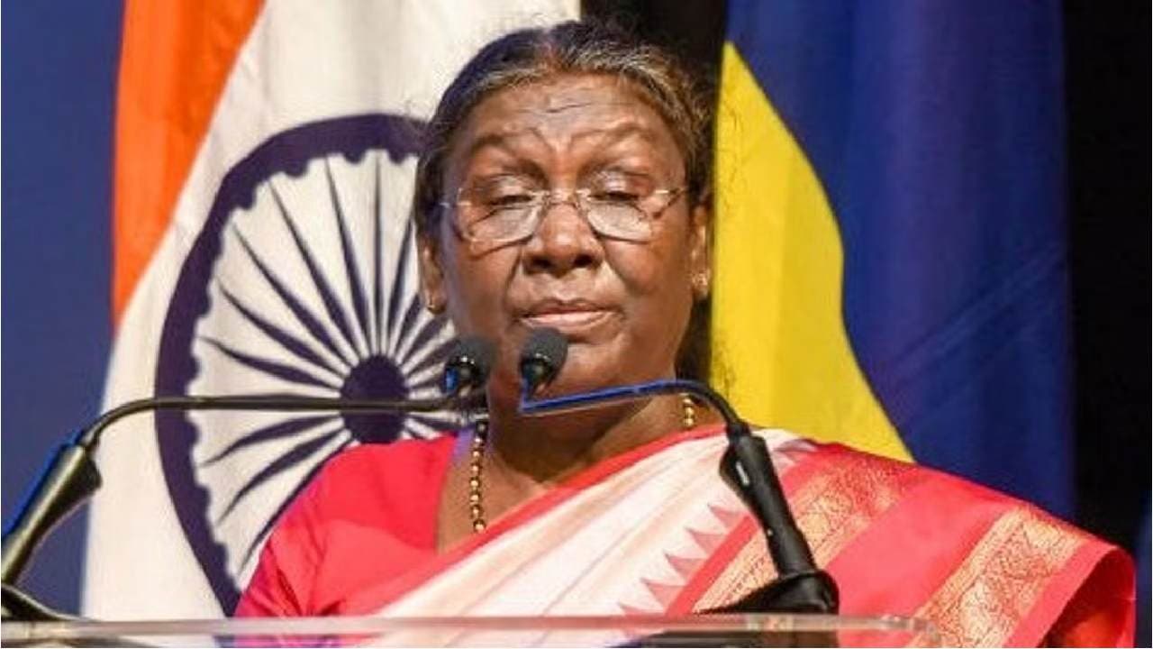 "Holi promotes love, unity, brotherhood among people": President Droupadi Murmu