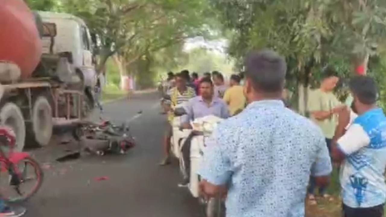 2 Bikers Dead As Concrete Machine Truck Hits Bike  In Cuttack