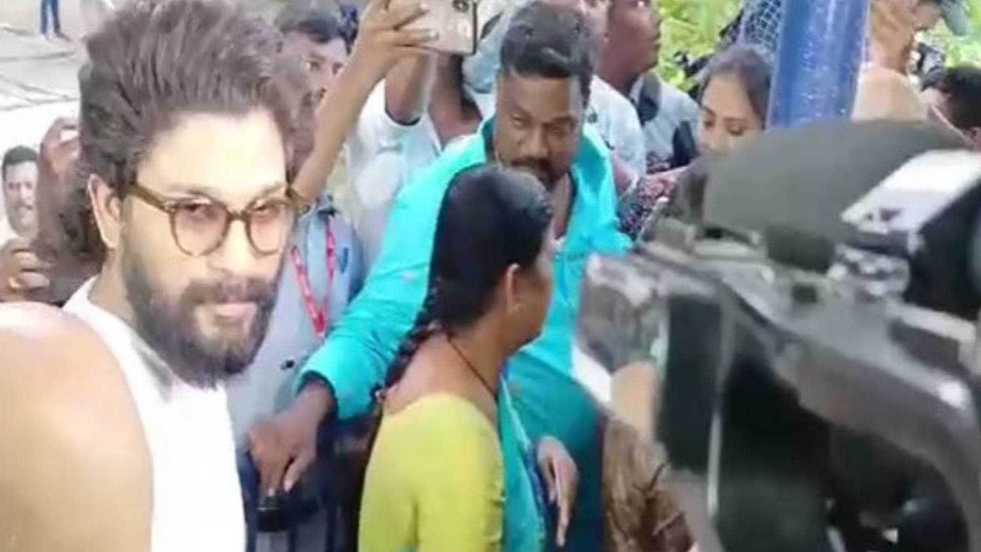 Allu Arjun Stands In Queue To Cast Vote In Telangana Assembly Elections