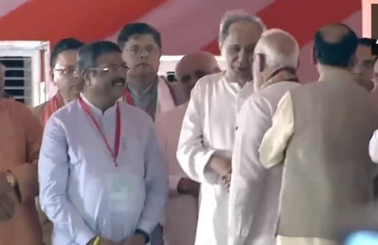 PM Modi Makes Heartwarming Gesture To Naveen Patnaik After Swearing-In Of New Odisha CM
