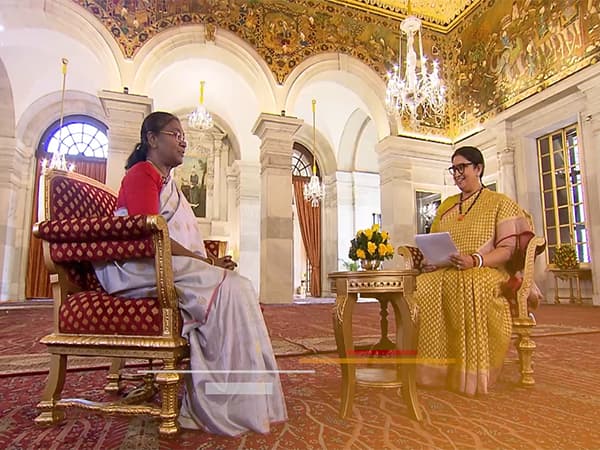 World Radio Day: Smriti Irani's Show 'Nai Soch Nai Kahani' Hosts President Murmu In Final Episode