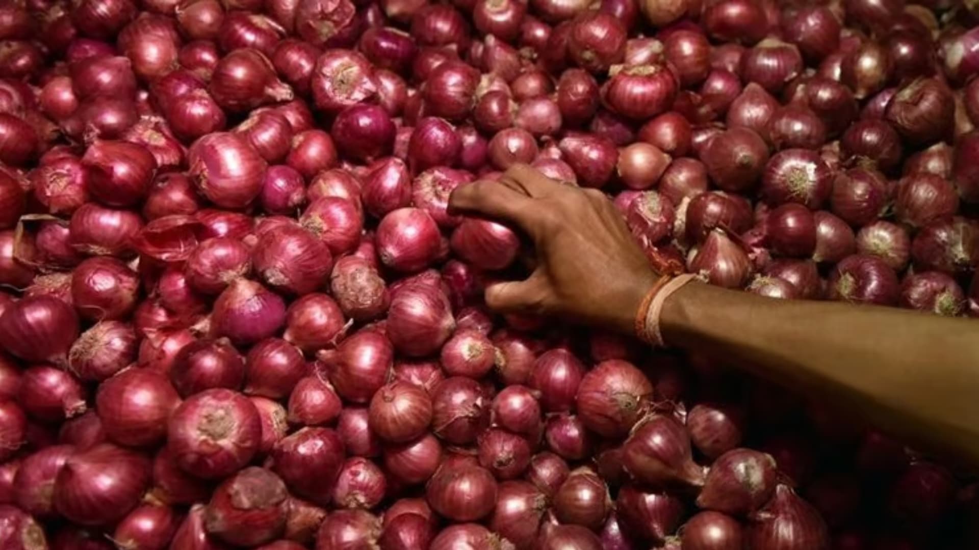 India allows onion export to Sri Lanka, gives additional quota to UAE