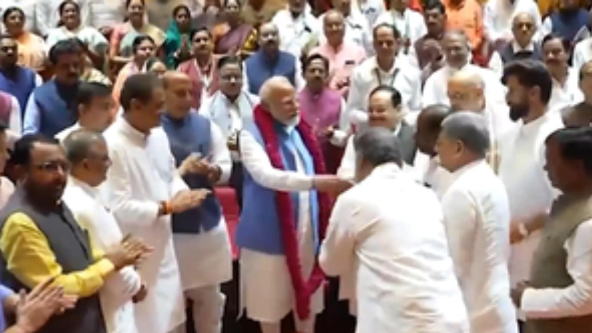 PM Modi Advises NDA MPs To 'Follow Rules' In Parliament