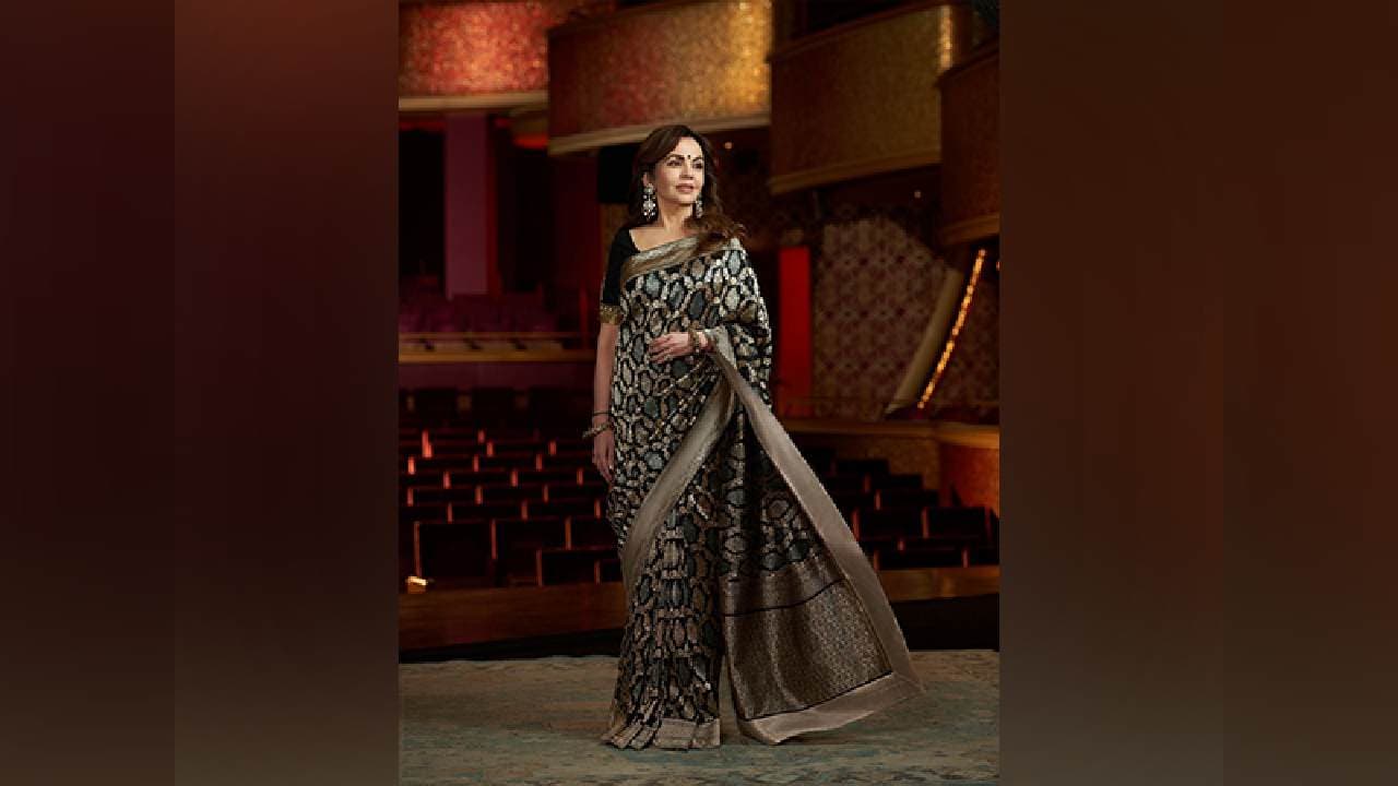 Nita Ambani Stuns In Banarasi Jangla Saree At Miss World 2024