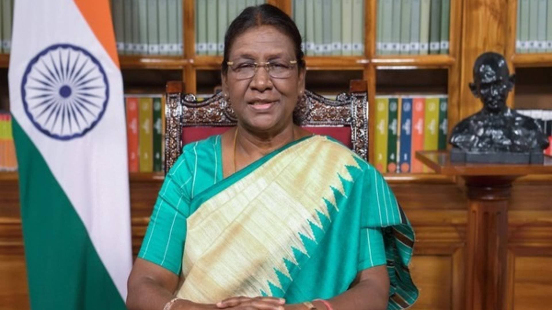 President Droupadi Murmu Pays Tributes To Netaji Subhas Chandra Bose On Parakram Diwas