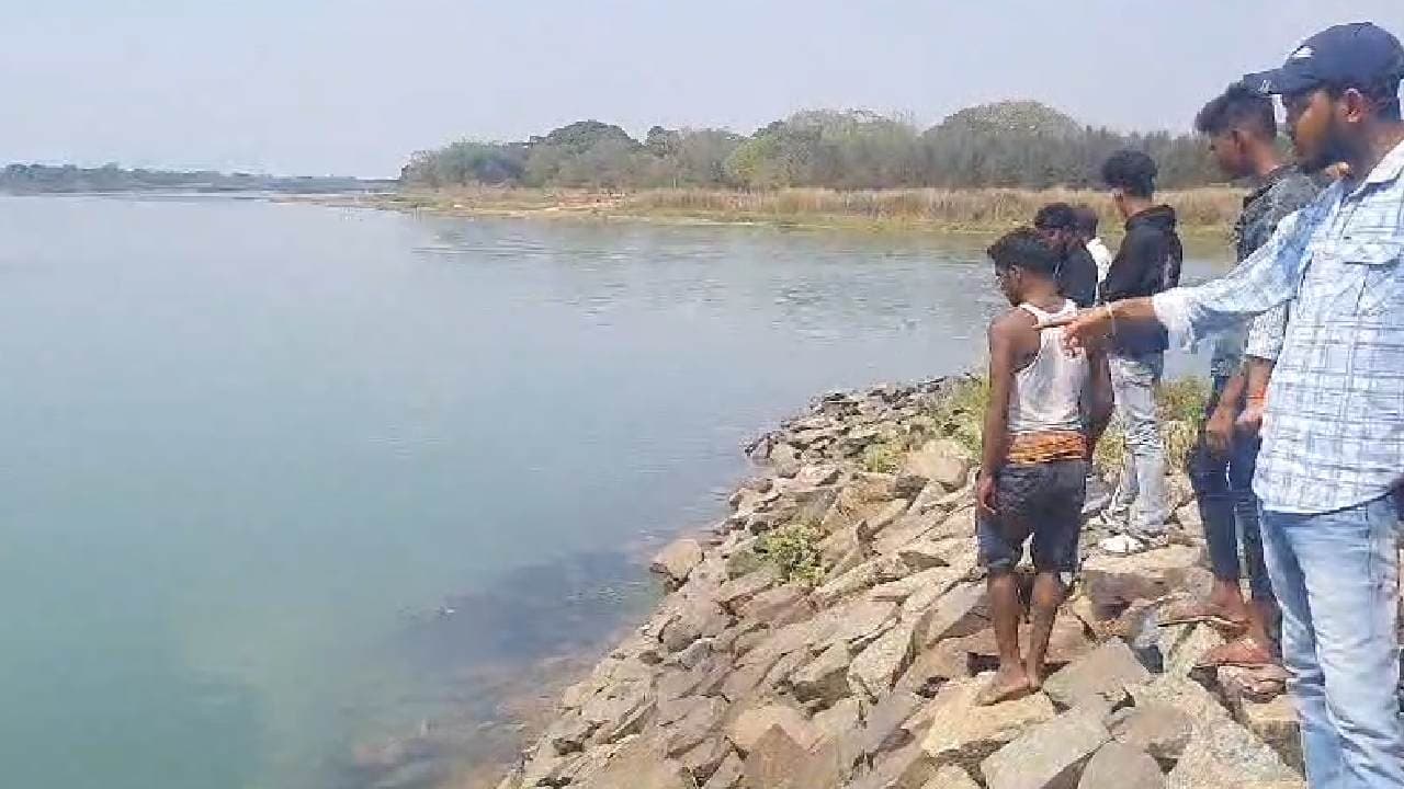 Kendrapara: Two Agra Youths Washed Away In Brahmani River 