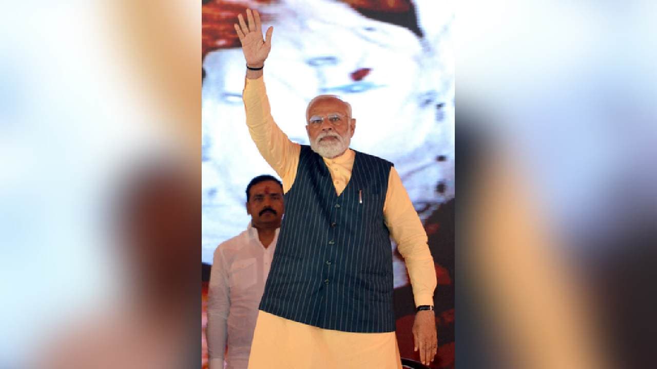 PM Modi Reaches Srinagar To Address Mega Public Rally
