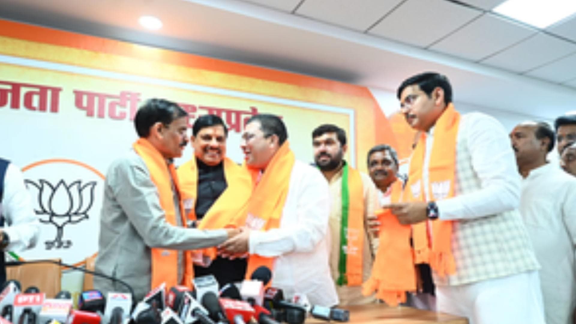 Kamal Nath’s Close Aide Syed Jafar Joins BJP In MP