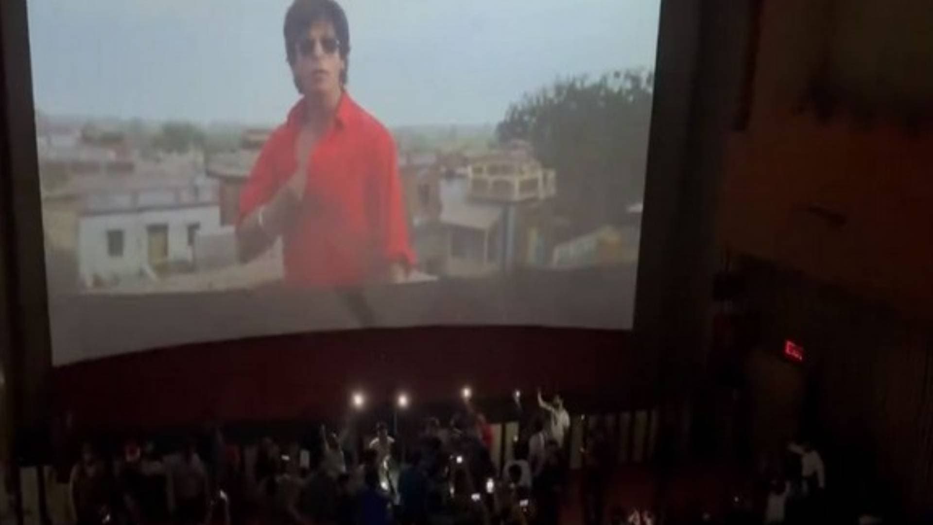 'Dunki': Fans Groove To SRK's 'Lutt Putt Gaya' Song Inside Theatres, Check Out Video