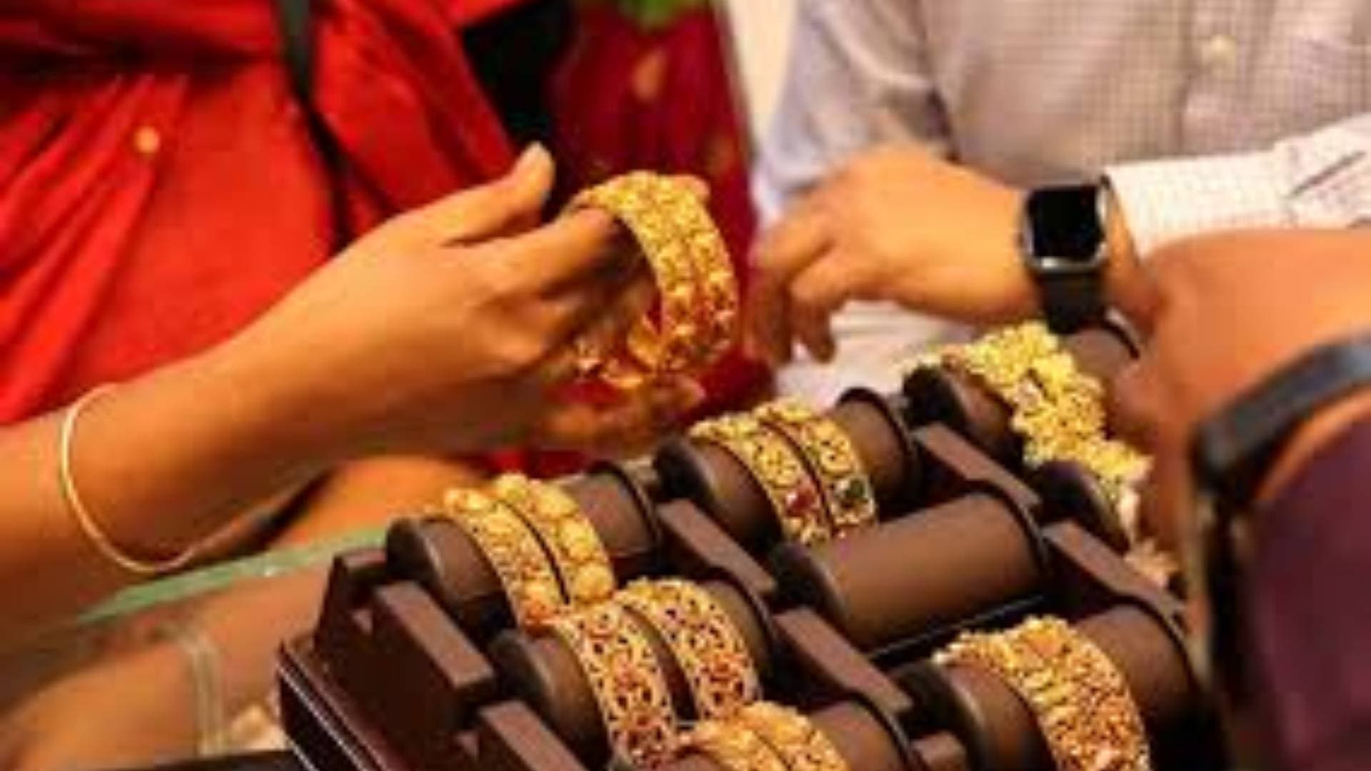 Gold Prices See A Fall By Rs 100 For Second Consecutive Day