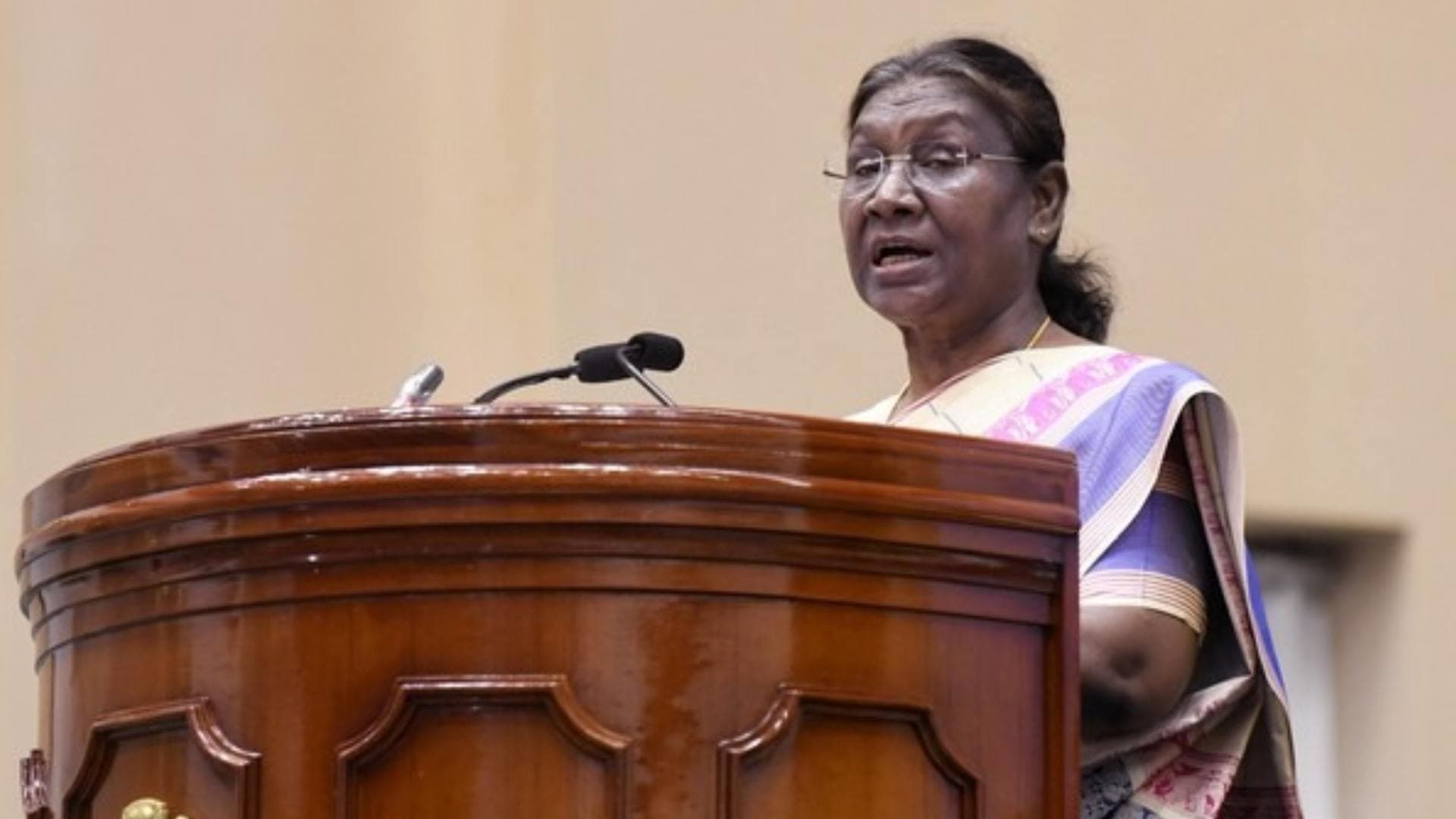 President Droupadi Murmu Condoles Loss Of Lives In Dindori Road Accident, Prays For Speedy Recovery