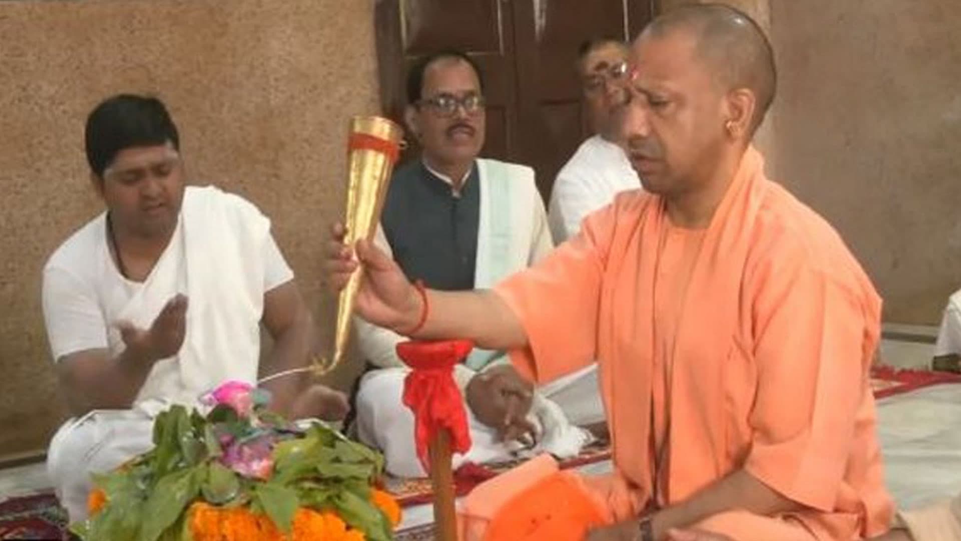 CM Yogi performs 'Rudrabhishek' at Gorakhnath temple on occasion of Holi
