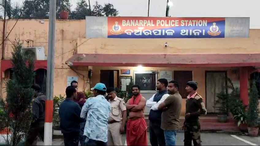 ହାତୀ ଦଳକୁ ଉତ୍ତେଜିତ କରିବାରେ ବିରୋଧ କରିବାରୁ ଗଜମିତ୍ରଙ୍କୁ ଆକ୍ରମଣ