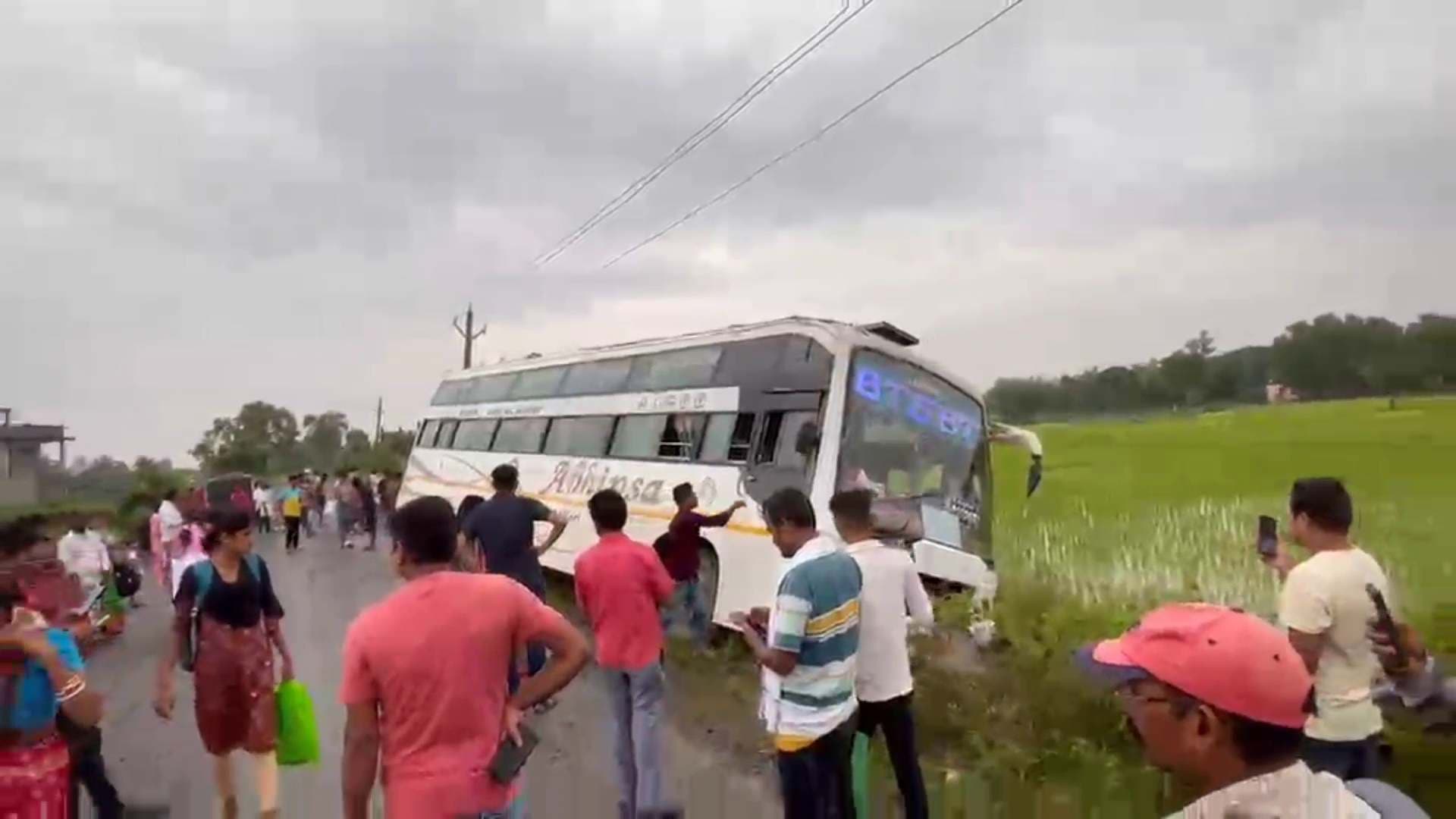 ଅଳ୍ପକେ ବର୍ତ୍ତିଲା ଯାତ୍ରୀବାହୀ ବସ୍ , ଥିଲେ ୫୦ ଯାତ୍ରୀ