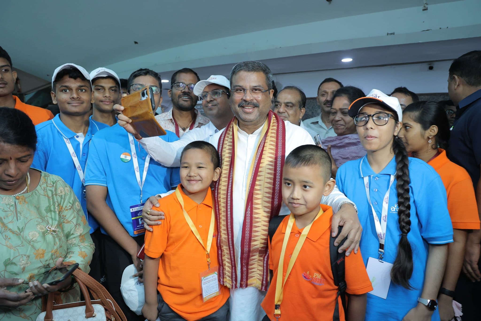 ସ୍ୱାଧୀନତା ଦିବସରେ ଛାତ୍ରଛାତ୍ରୀଙ୍କ ସହ କଥା ହେଲେ କେନ୍ଦ୍ରଶିକ୍ଷା ମନ୍ତ୍ରୀ