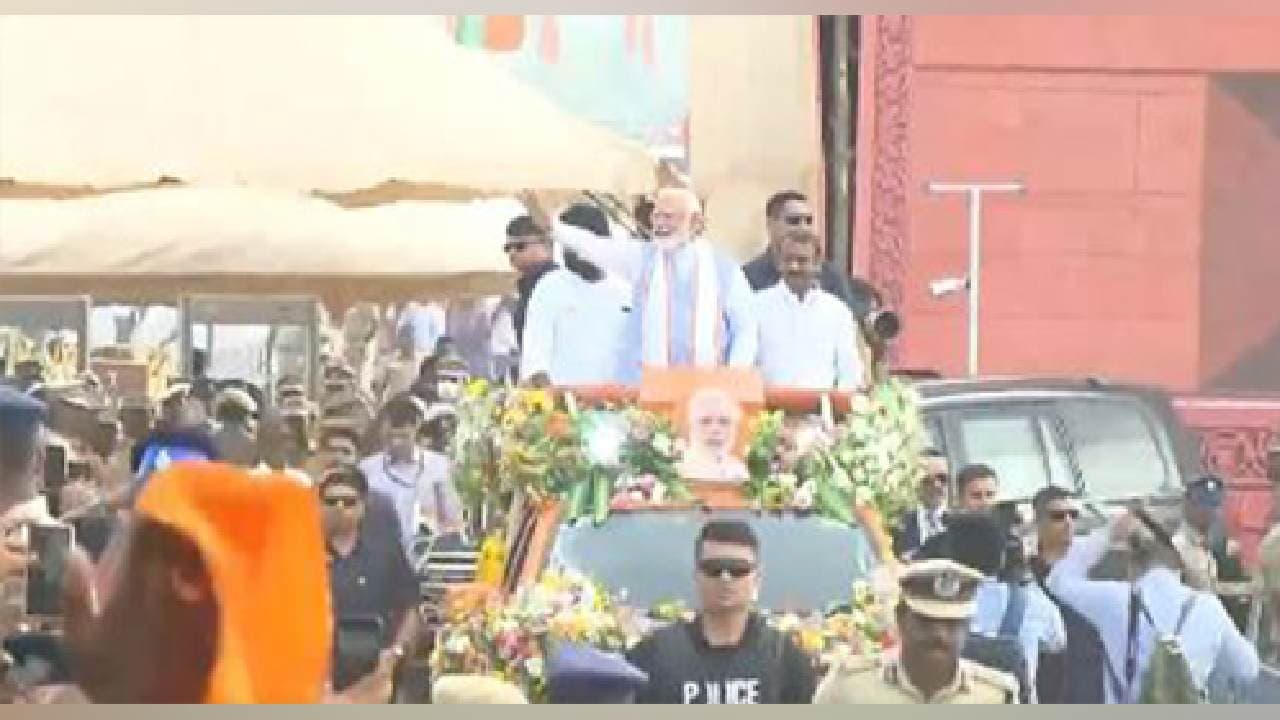 Tamil Nadu: PM Modi arrives at closing ceremony of 'En Mann Ek Makkal' padayatra in Tiruppur