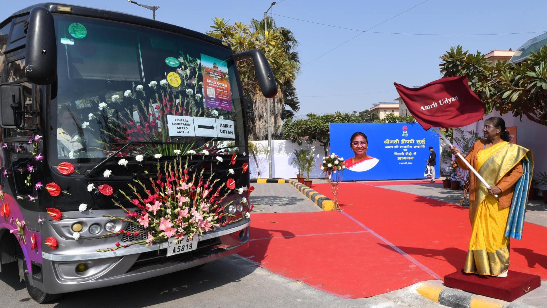 Delhi: President Murmu Flags Off Shuttle Bus Service For Visitors To 'Amrit Udyan'