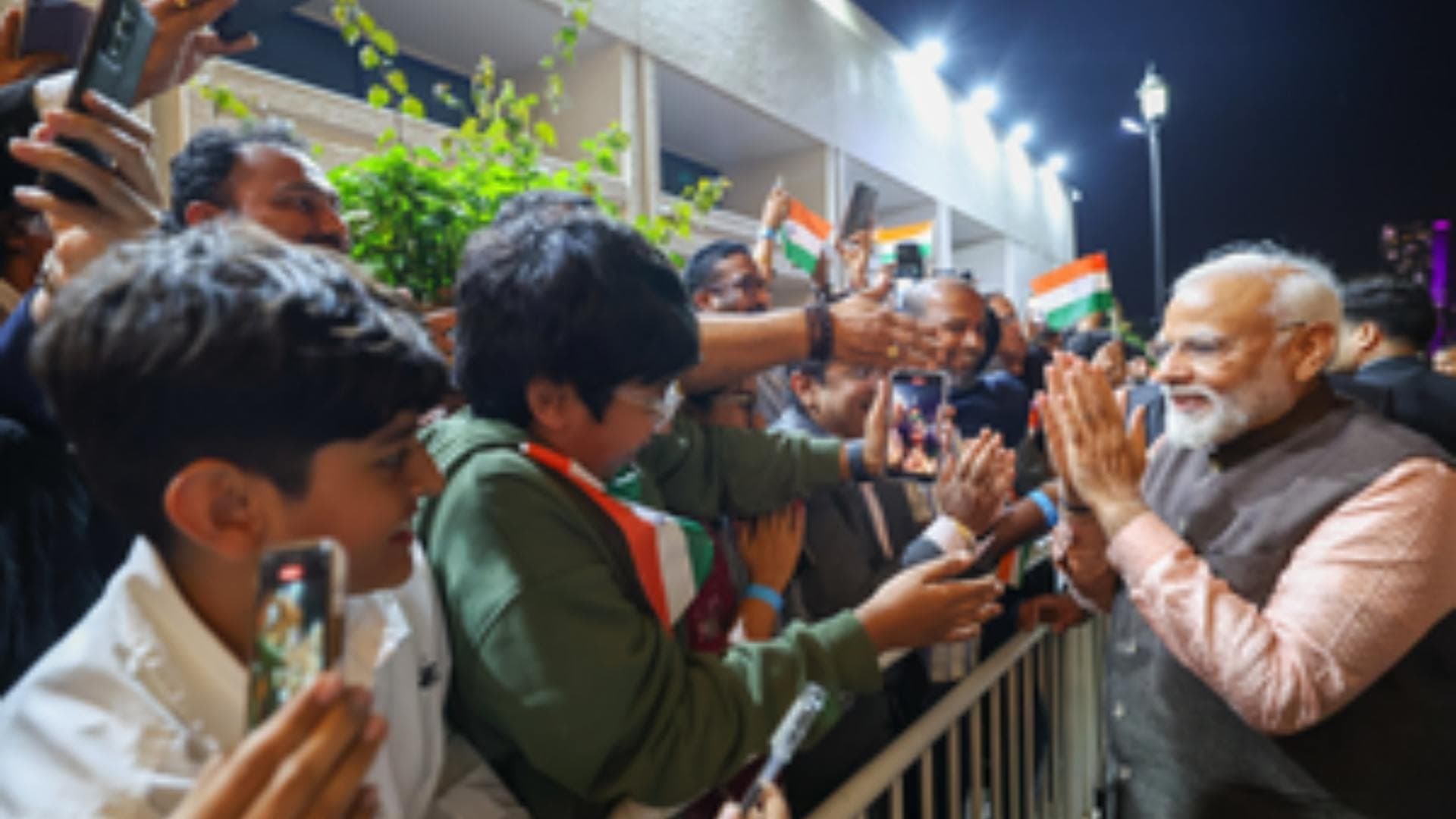 PM Modi Meets Indian Diaspora In Qatar, Says 'Grateful' To Community