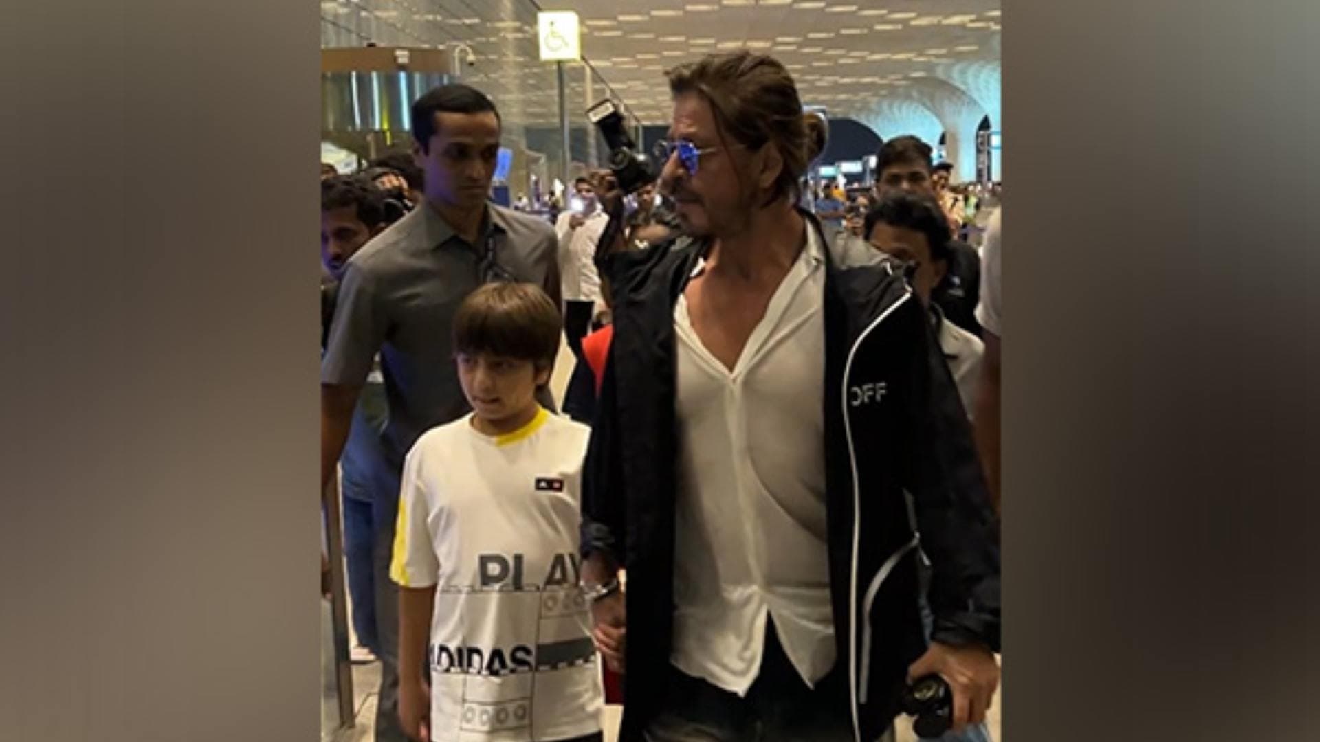 Airport Diaries: SRK Spotted With Son AbRam, Fans Can't Stop Gushing Over Father-Son Duo