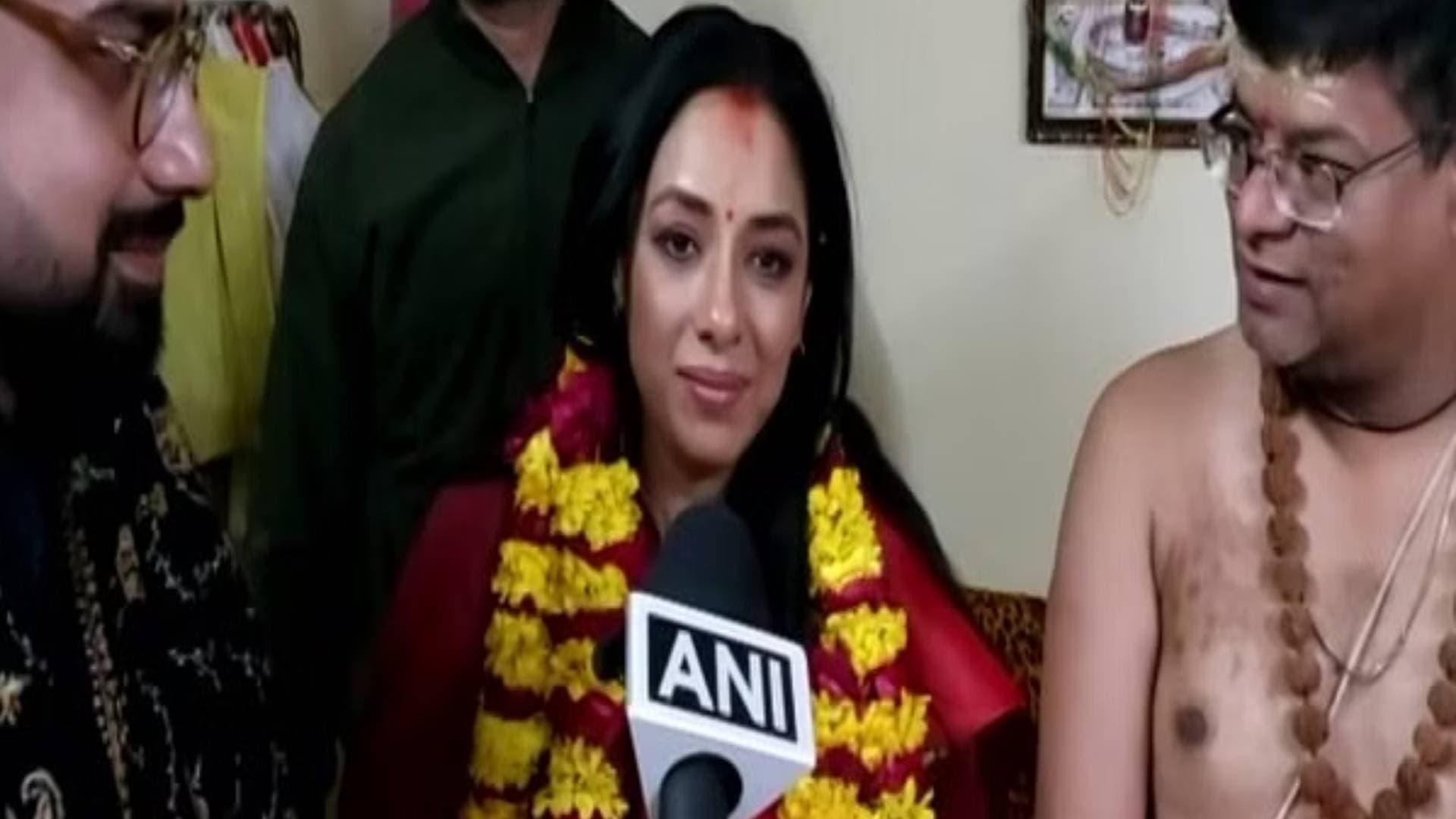 'Anupama' Actor Rupali Ganguly Offers Prayers At Mahakaleshwar Temple In Ujjain