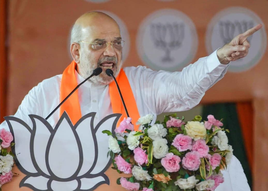 Amit Shah takes on Lalu, says 'wants to bring back politics of 'tel pilawan, lathi ghoomawan'
