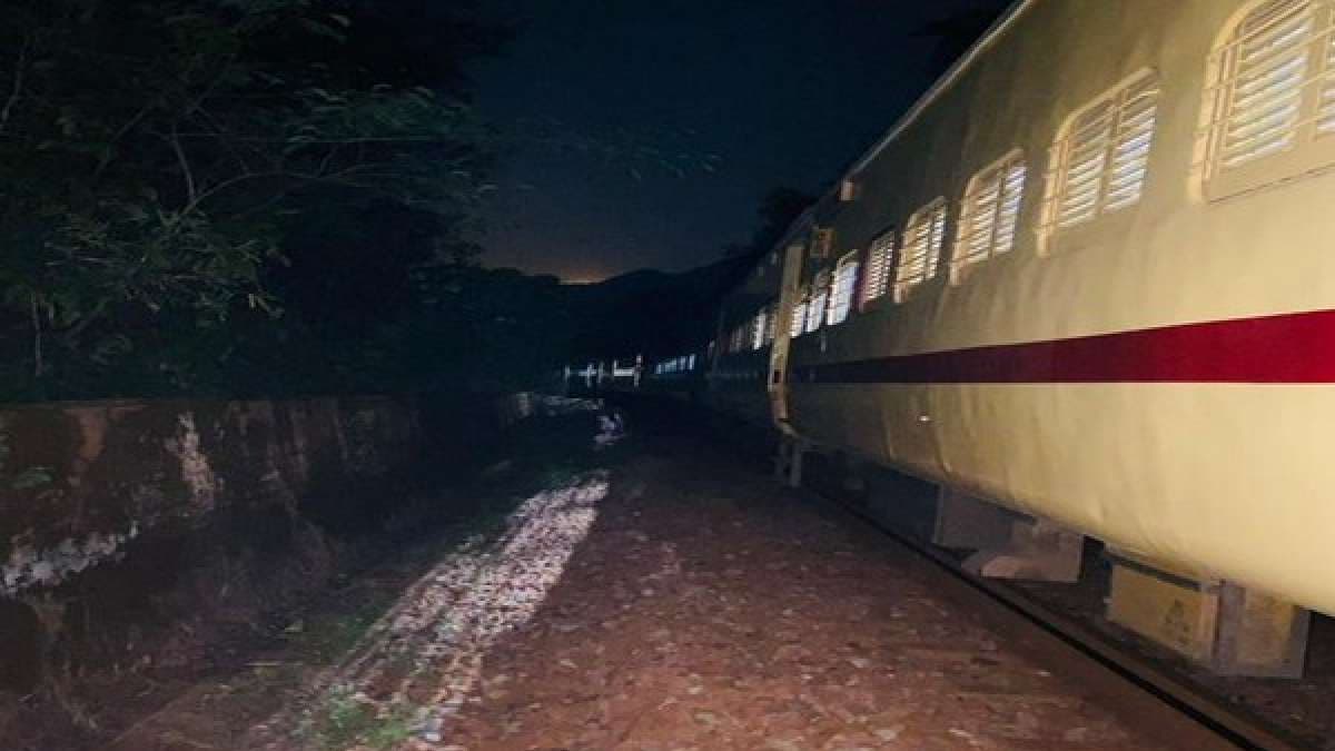ରେଳଧାରଣା ଉଡାଇଦେଲେ ନକ୍ସଲ