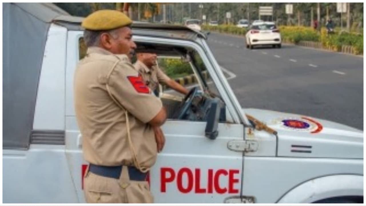 Delhi Police foil jewellery shop heist bid, arrest 11 criminals with weapons