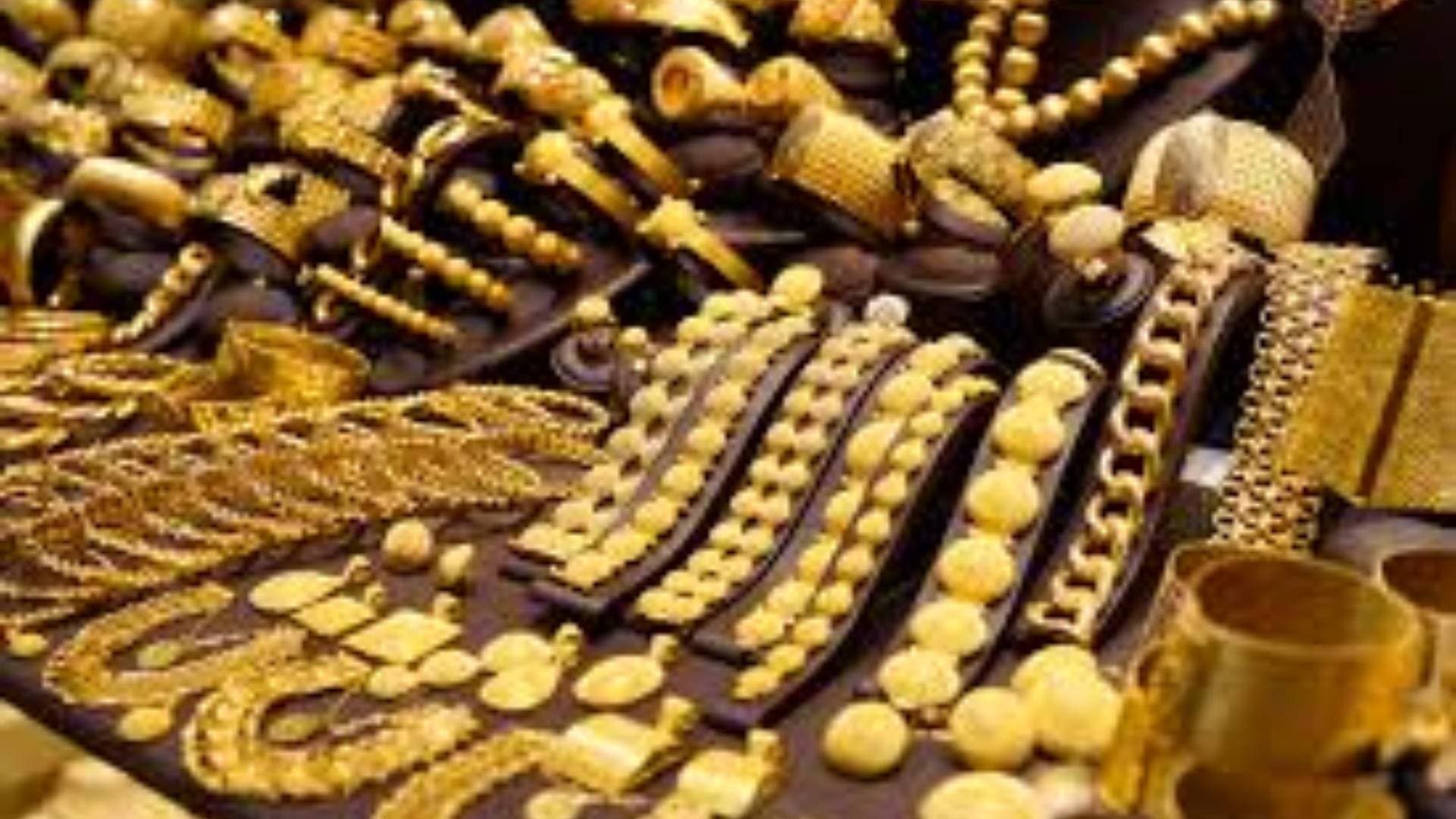 Gold Prices See A Steep Fall Of Rs 1,000