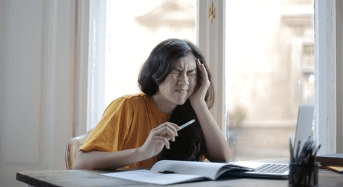 59% Indian Workers Experience Burnout Symptoms At Work: Study