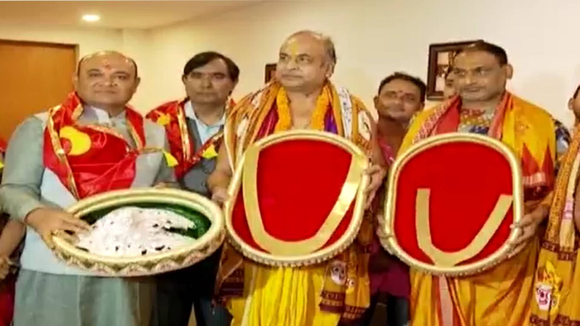 Gujarat Devotee Donates Gold Ornaments To Puri Jagannath Temple Worth Rs 75 Lakh