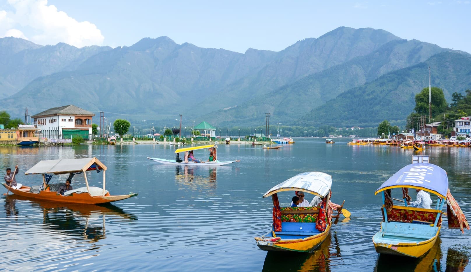 Kashmir tourist arrivals likely to break all previous records
