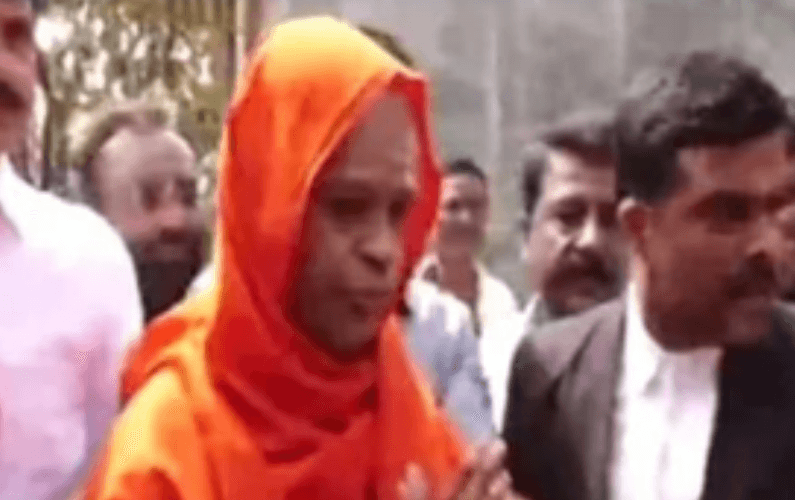 Lingayat Mutt Sex Scam: Karnataka HC Stays Investigation Of Cases Against Accused Seer