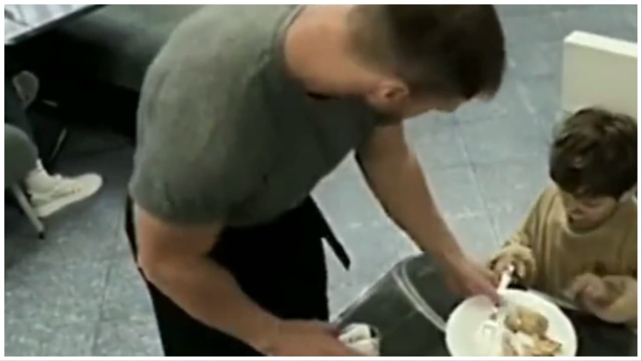 Gesture Of Kindness Wins The Internet