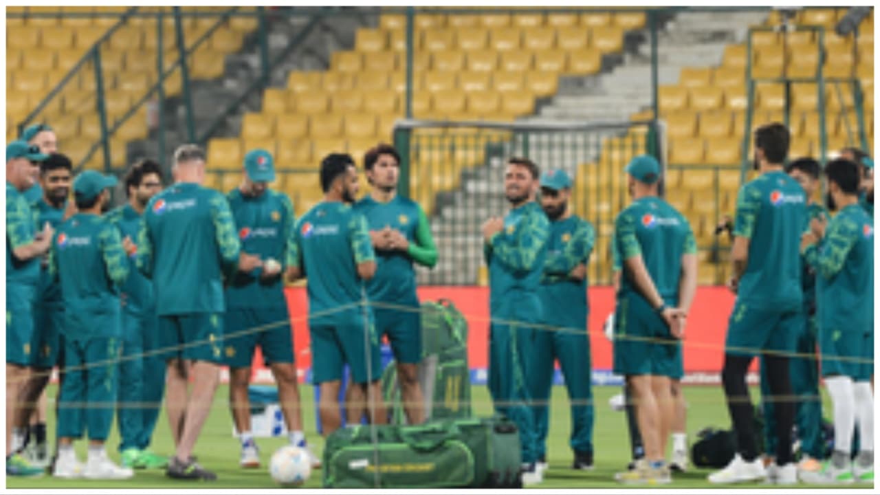 Coach Arthur asks Pakistan players to shut out 'outside noise' after sub-par show