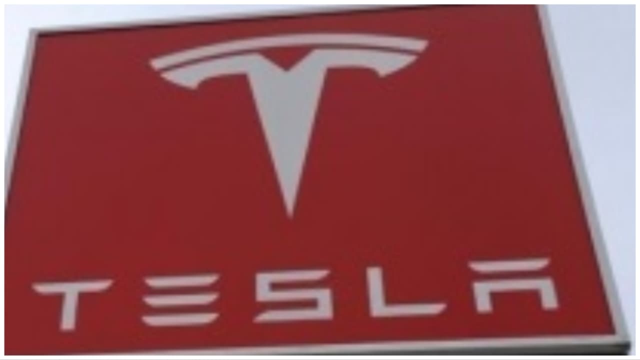 Centre considers lowering EV tariff to lure Musk's Tesla: Report