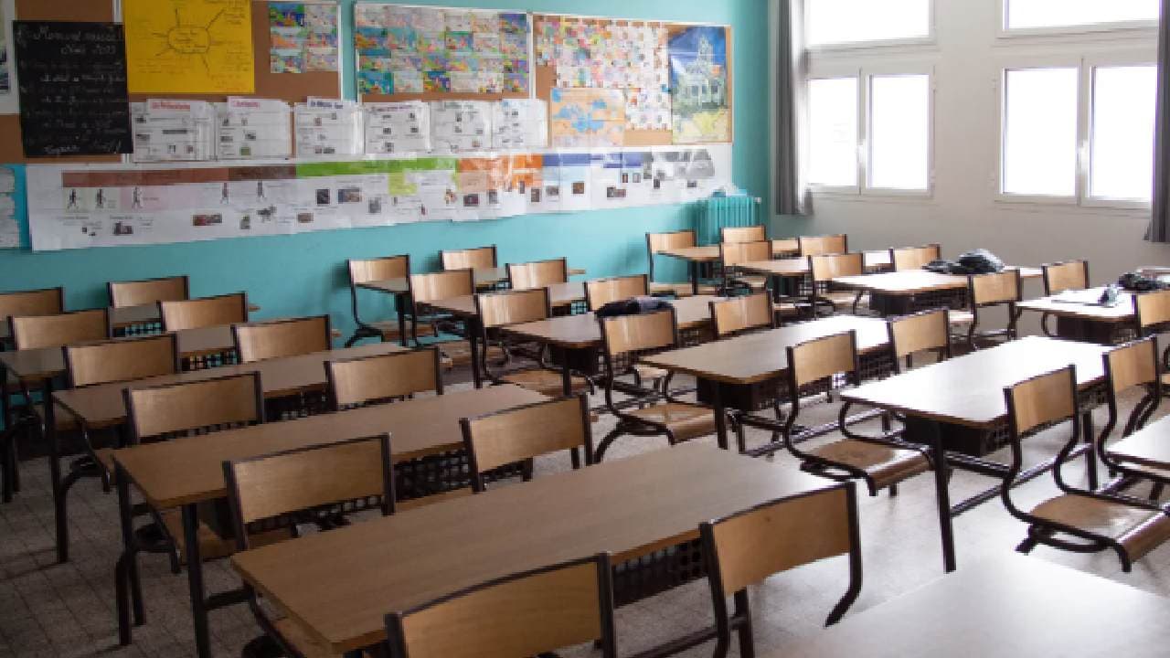 Students & Parents Lock School Gate, Protest Absence Of Teachers In Balangir Village