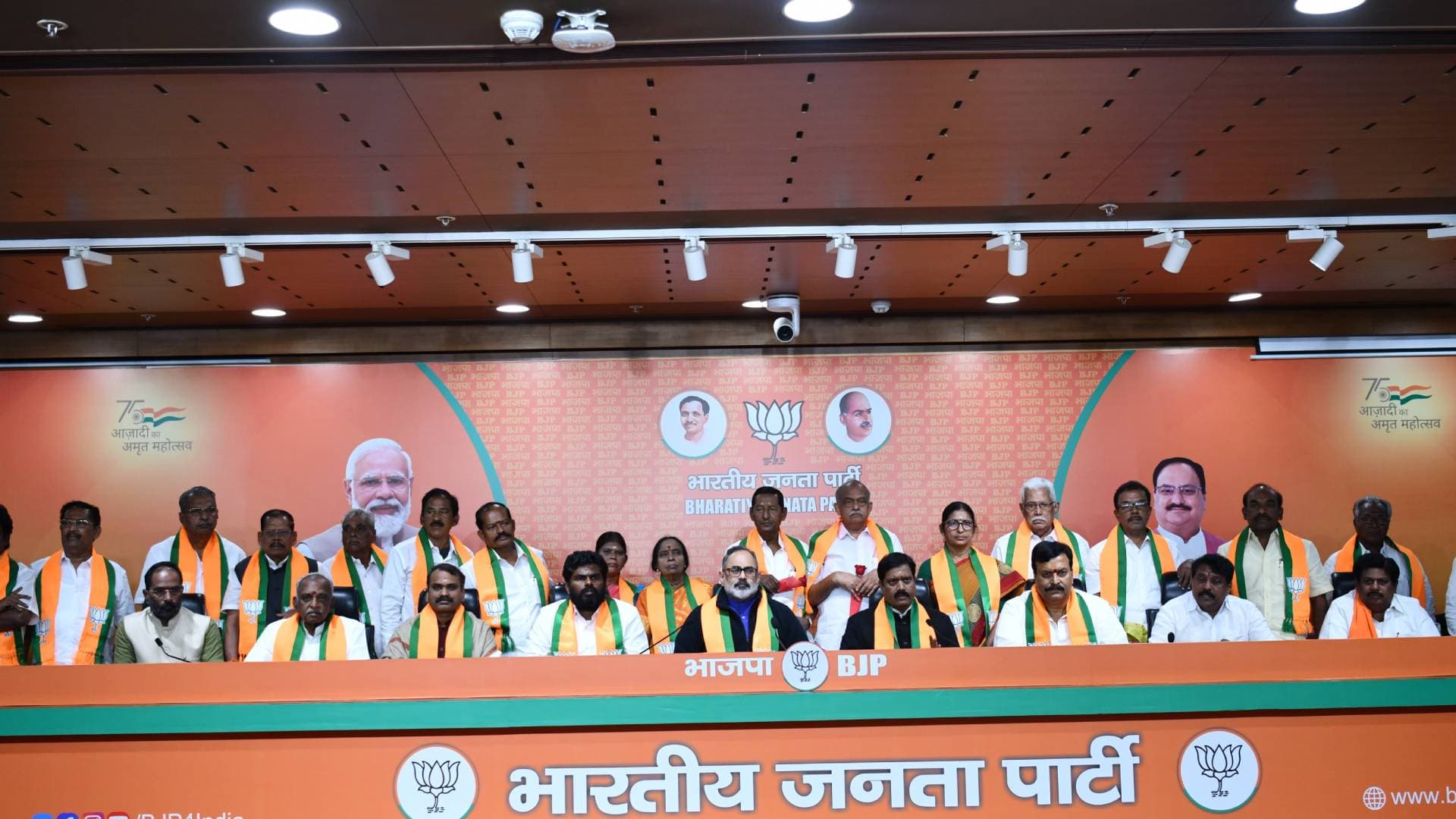 15 Former MLAs, One Ex-MP From Tamil Nadu Join BJP