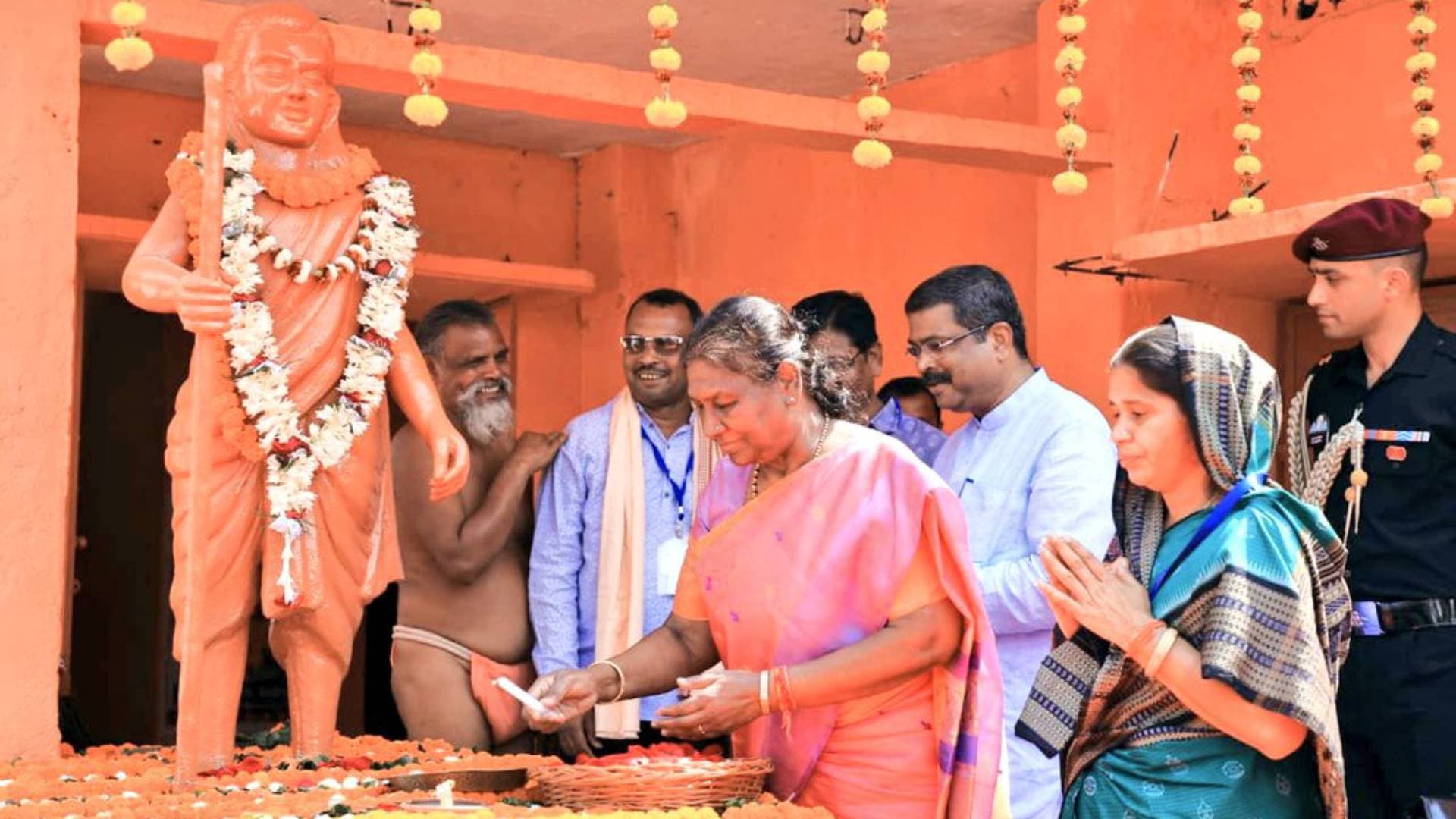 President Murmu, Union Minister Pradhan Pay Homage To Santha Kabi Bhima Bhoi In Sambalpur