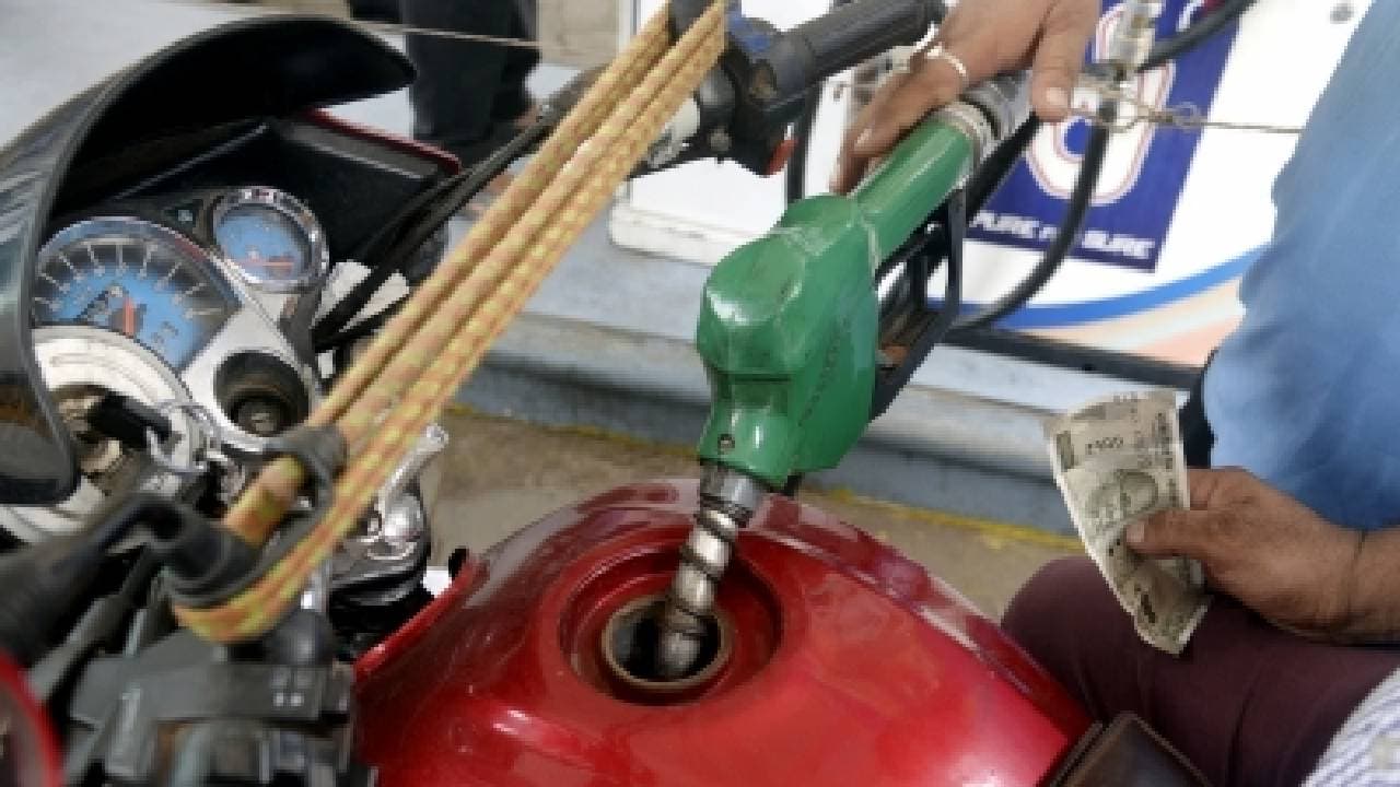 Petrol, Diesel Prices Cut By Rs 2 Across India