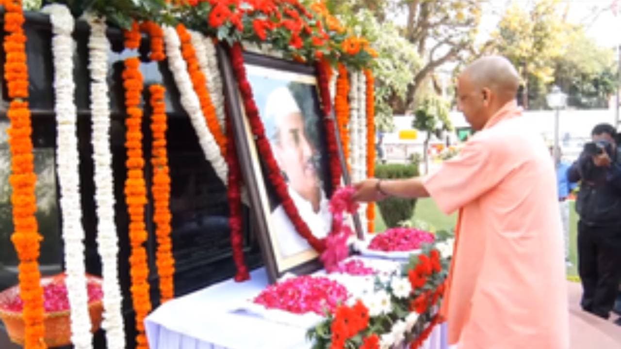 Yogi Adityanath Pays Tributes To Hemwati Nandan Bahuguna On His Anniversary