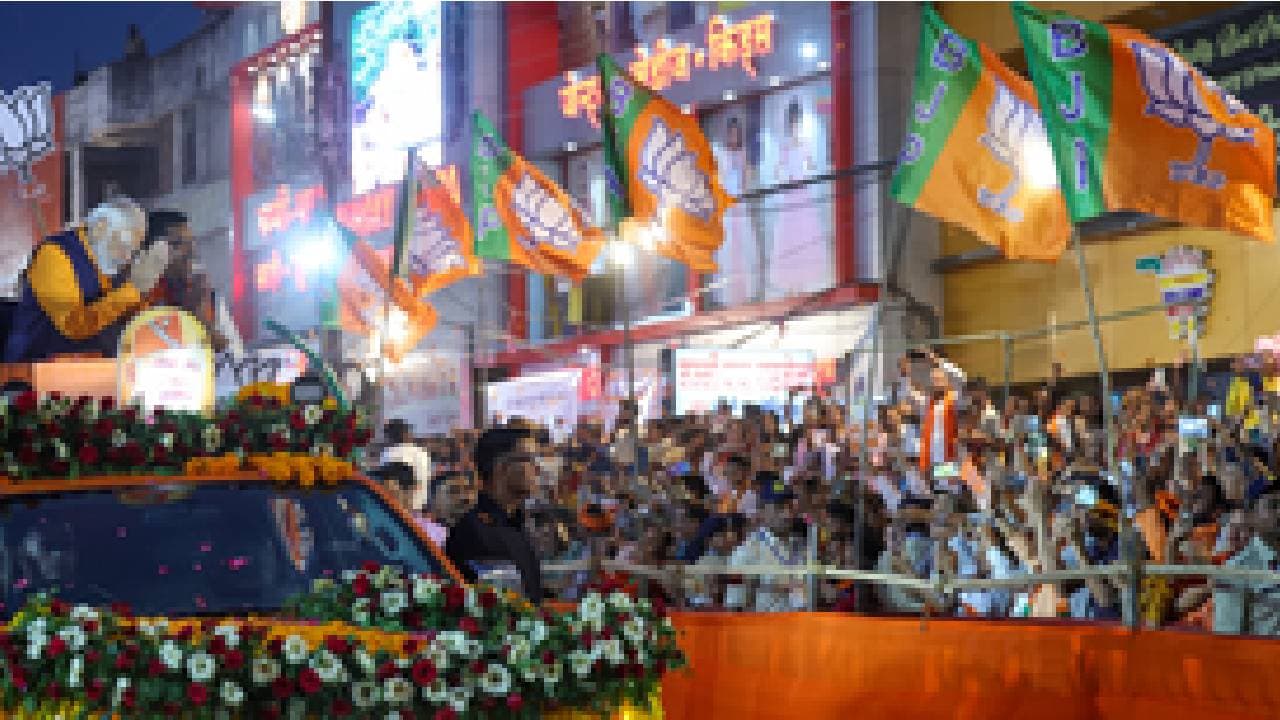 Rousing Reception To PM Modi's Roadshow In Jabalpur